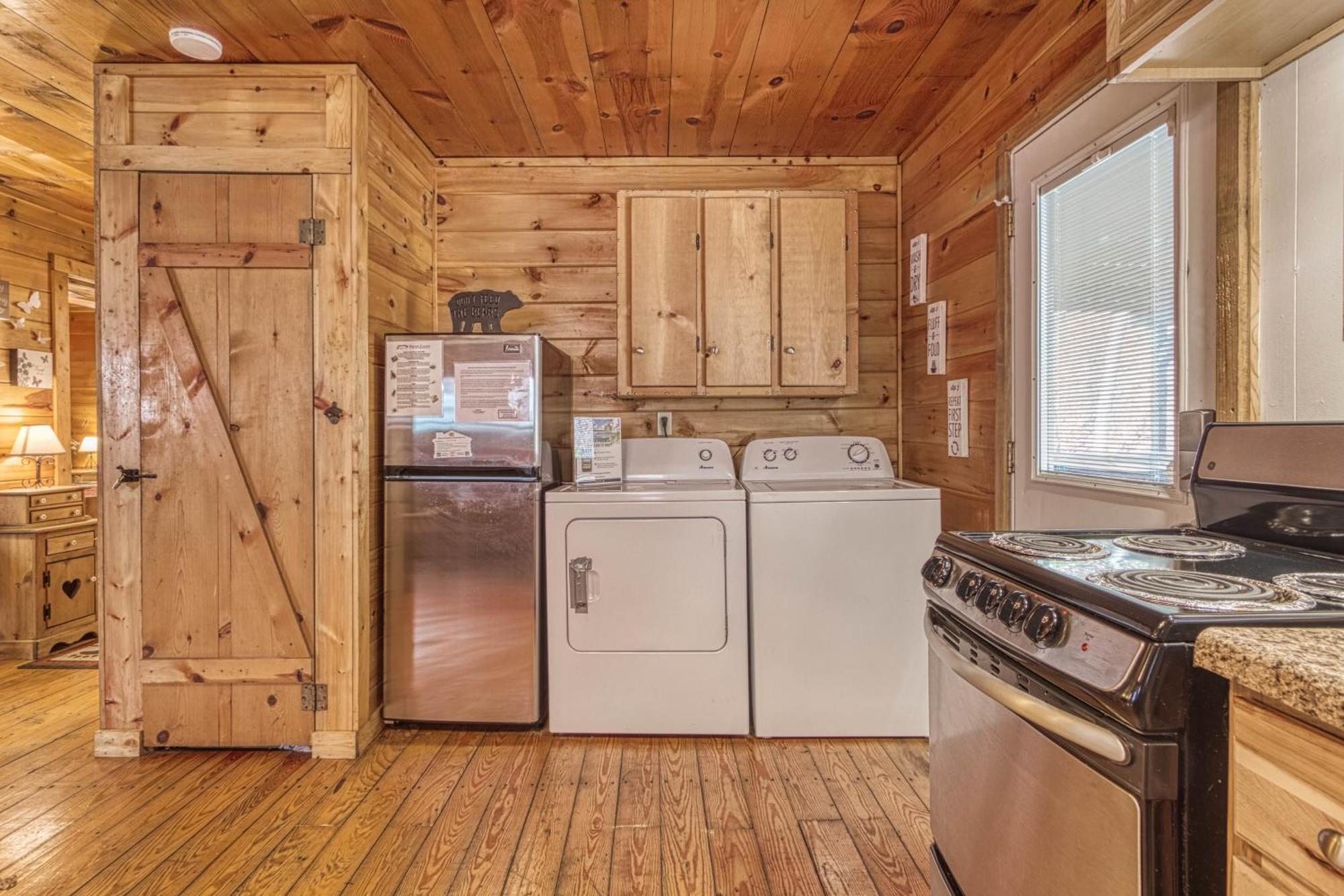 Bear Den, Hot Tub, 1089 Of Free Attraction Tickets For Each Paid Day, Dollywood And More! Sevierville Quarto foto